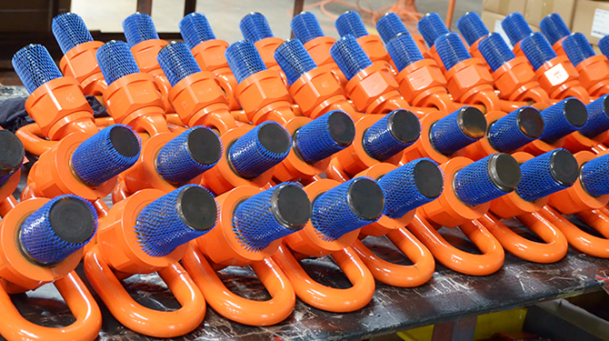 造船廠船艙內發電機安裝旋轉吊環的使用