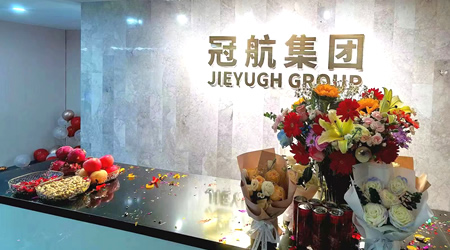 造船廠船艙內發電機安裝旋轉吊環的使用